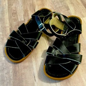 These awesome well know Sandals are in great condition.